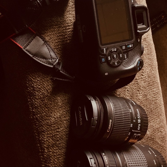 Canon EOS RebelT5 1200D Camera - Picture 2 of 6